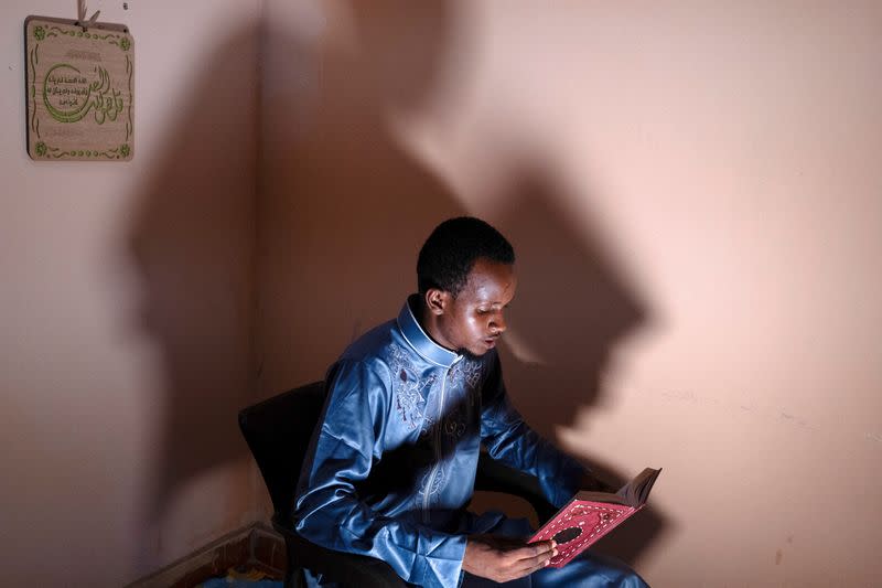 Mamadou Safaiou Barry, a Guinean student, cycles across Africa for a spot in a top Islamic university