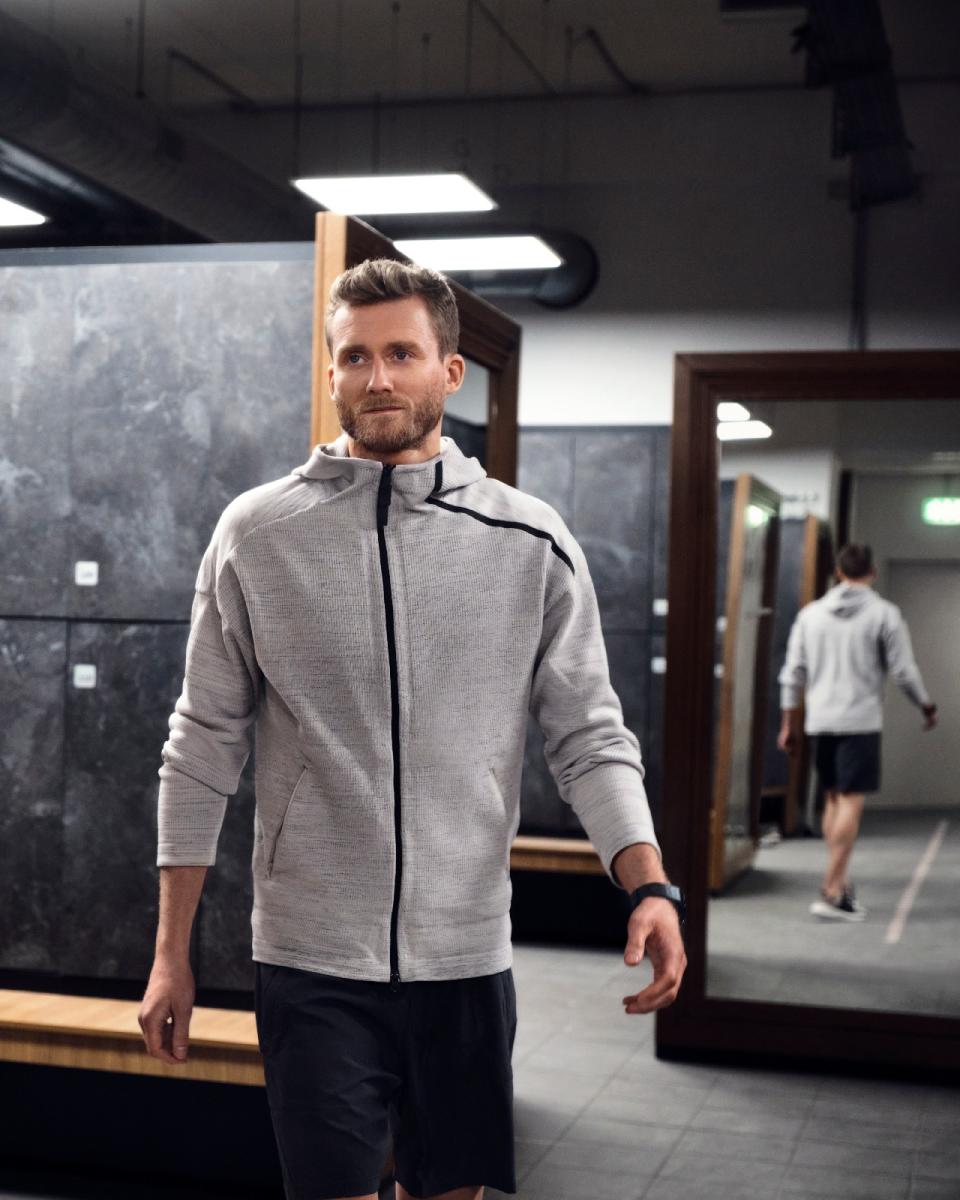 <p>Montblanc Summit Lite. A man wearing the Summit Lite smartwatch on his left wrist in a locker room.</p>
