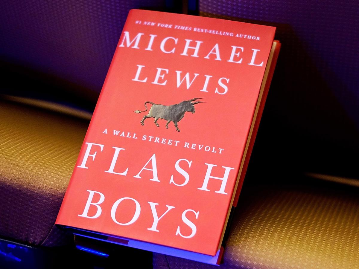 Автор short. Флеш бойс книга. Flash boys: высокочастотная. Flash boys. Высокочастотная революция на Уолл-стрит.