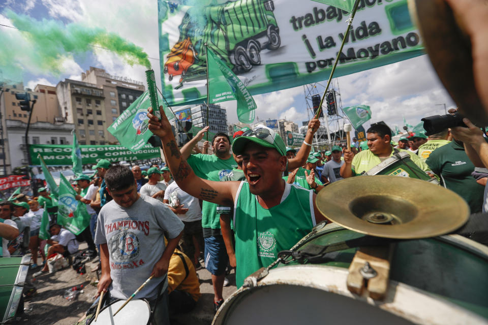 FOTOS: Tensión social en Argentina por protestas contra Macri