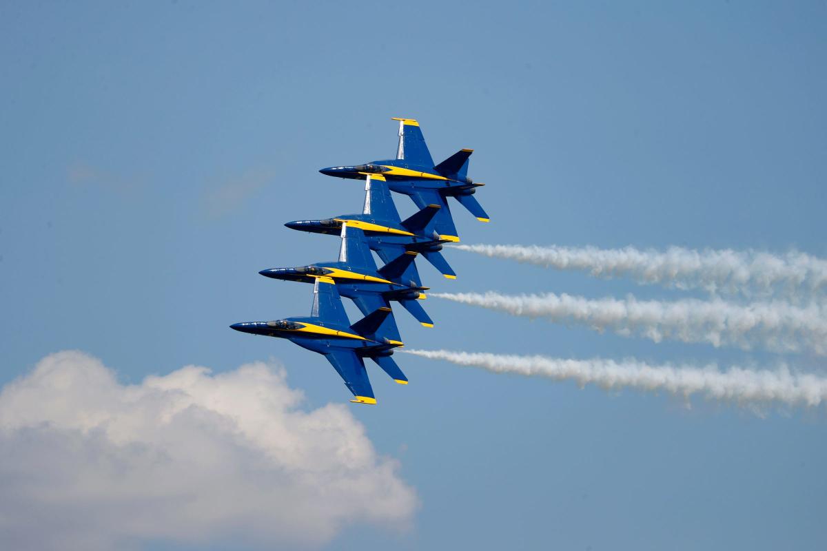 Боен самолет се разби по време на авиошоуто Thunder over Michigan в Ypsilanti