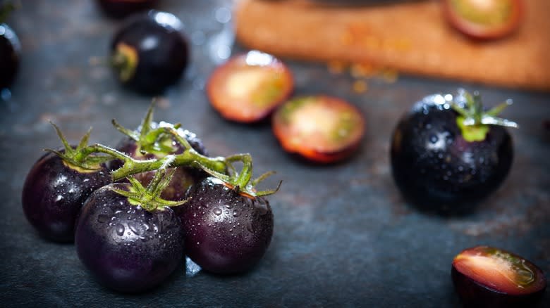 black cherry tomatoes