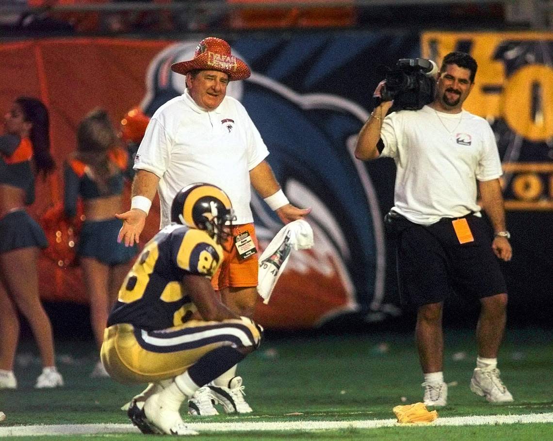 FOR SPORTS 10/18/98 PHOTO BY JOE RIMKUS JR MHS...At Pro Player Stadium.The St.Louis Rams vs Miami Dolphins.In the 4t h Qt Rams Eddie Kennison is taunted by Dolfan Denny after being flagged for pass interference.