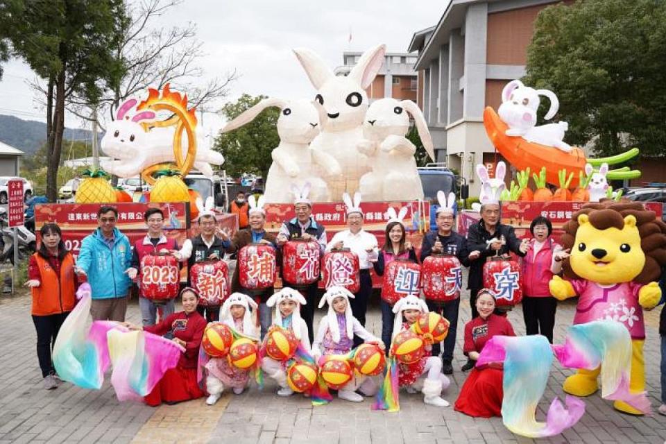 天穿日是客家特有節日，新埔花燈踩街迎天穿熱鬧非凡。（圖：縣府提供）