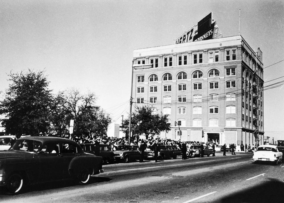 <p>A crowd awaits the presidential motorcade just prior to the assassination of President Kennedy at Dealey Plaza in Dallas, Texas. (Photo: Corbis via Getty Images) </p>