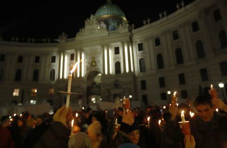 Demonstrators hold candles in a protest demanding no government participation for the far right in Vienna, Austria, November 15, 2017. REUTERS/Leonhard Foeger