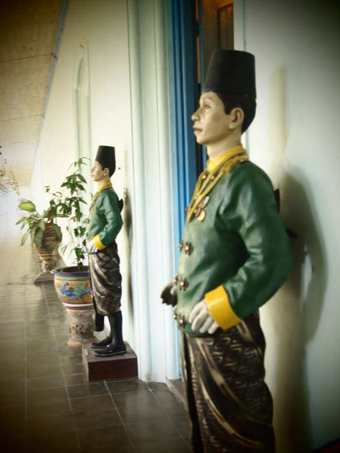 Guardians: Statues of traditional soldiers guard the Kraton’s hallway. (