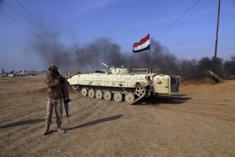 Iraqi Army soldiers advance towards villages held by Islamic State militants, on the outskirts of Mosul, Iraq, Thursday, Jan. 26, 2017. (AP Photo/Khalid Mohammed)