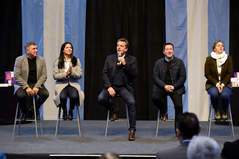 Sergio Massa junto al intendente de Malvinas Argentinas, Leonardo Nardini