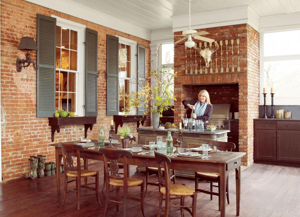 Treat a Screened Porch Like a Room