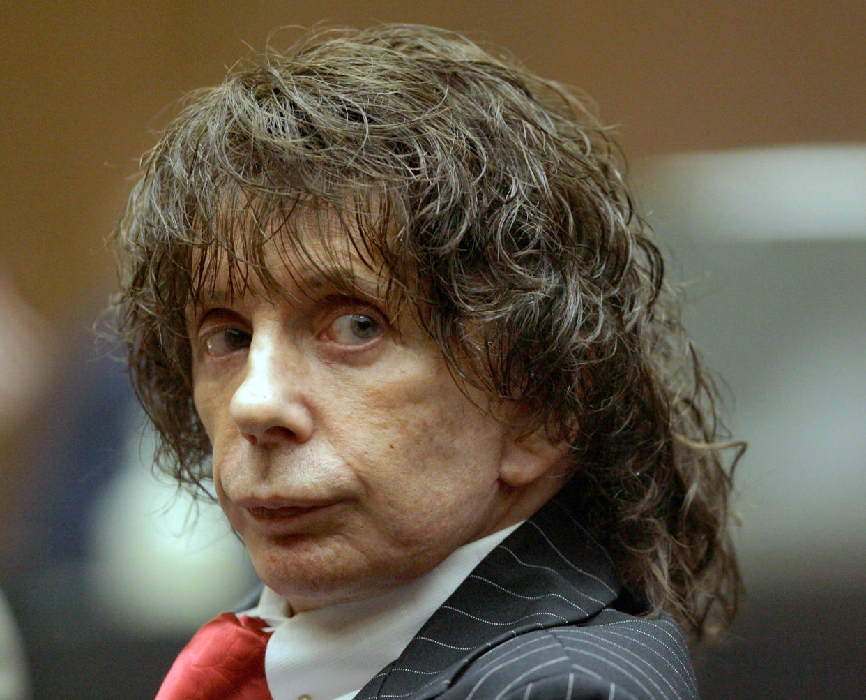 Phil Spector is shown at a hearing in Superior Court Tuesday, July 29,  2008, in Los Angeles. Phil Spector's new defense team lost a series of pretrial motions Tuesday July 29, 2008, but the judge promised to reconsider some of his rulings if it becomes necessary during the music producer's second murder trial. (AP Photo/Nick Ut)