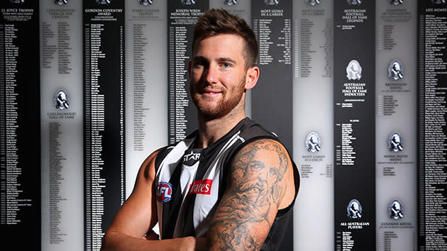 This ones a real doozy , with four clubs involved in the trading merry-go-round. Collingwood sent Paul Seedsman to Adelaide and Ben Kennedy to Melbourne in return for Howe and pick 68 in the draft. Collingwood received pick 32 which was traded on to Melbourne, who swapped it along with Jimmy Toumpas to Port Adelaide for picks 29, 50 and 68. The Pies then traded then traded Kennedy to Melbourne for Howe and pick no.68.