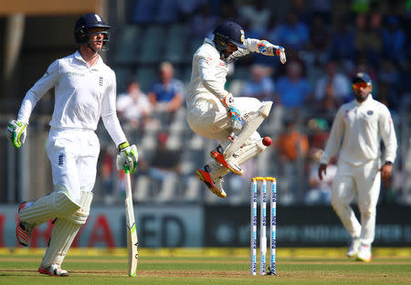 Cricket - India v England - Fourth Test cricket match - Wankhede Stadium, Mumbai, India - 8/12/16. India's Parthiv Patel (C) catches the ball as England's Keaton Jennings runs between wickets. REUTERS/Danish Siddiqui