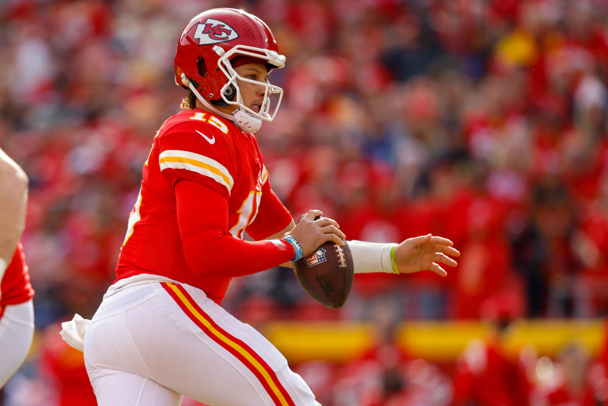 NFL DFS Picks: Yahoo Plays and Strategy for Week 18 Sunday Baller