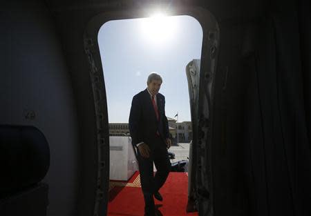 U.S. Secretary of State John Kerry steps aboard his aircraft at the end of this trip to Abu Dhabi, November 11, 2013. REUTERS/Jason Reed