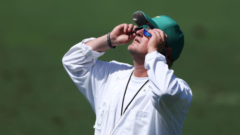 Caddies also donned solar glasses. - Warren Little/Getty Images