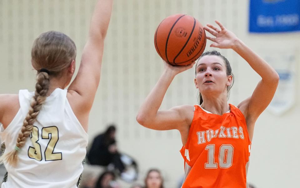 Hamilton Heights Huskies Camryn Runner (10) attempts to score against Lapel Bulldogs forward Brooklynn Boles (32) on Tuesday, Dec. 19, 2023, during the game at Lapel High School in Lapel. The Hamilton Heights Huskies defeated the Lapel Bulldogs, 53-41.