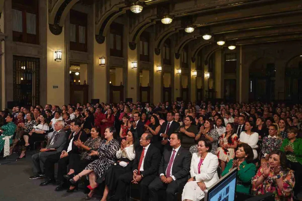 amlo legisladores despedida palacio nacional