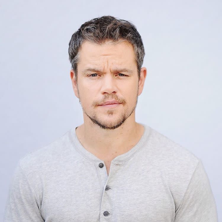 Cansado das tentativas fracassadas para deixar o cigarro, o astro Matt Damon recorreu à hipnose. Em entrevista ao site 'Now Magazine’, ele contou que parou para poder ter filhos de forma mais saudável. "Quando pensamos nas consequências, não há mais desculpas suficientes para fumar”, afirma. (Foto: Reprodução/Instagram)