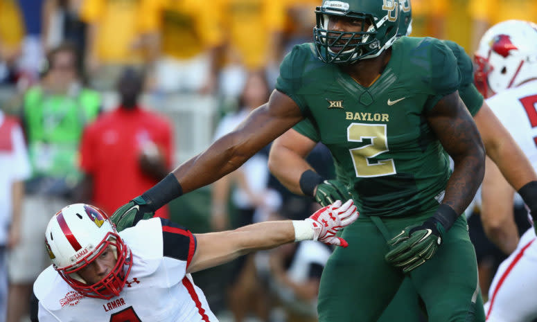 Shawn Oakman playing for Baylor against Lamar.