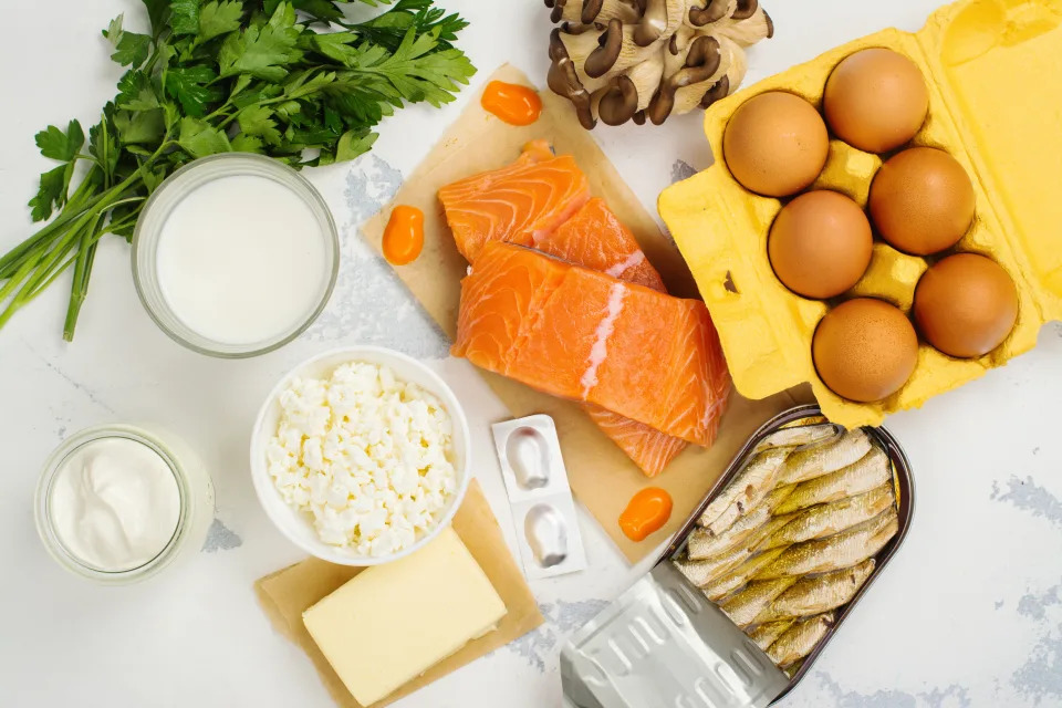 El pescado azul (especialmente, el salmón y la trucha), los lácteos no desnatados y las margarinas y bebidas vegetales enriquecidas son algunos de los alimentos con una buena dosis de vitamina D. Foto: Getty Images. 