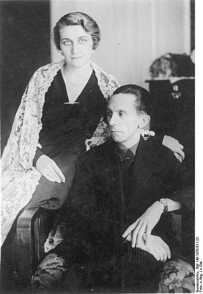 Magda y Joseph Goebbels (Archivos Federales de Alemania - Wikimedia Commons)