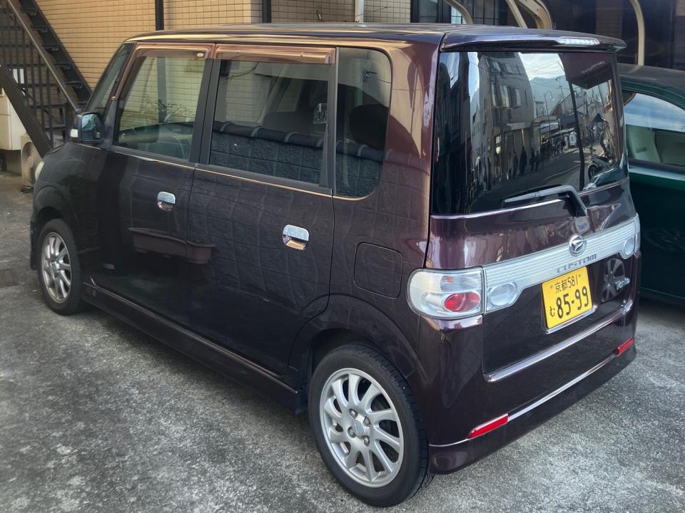 A Daihatsu Tanto kei car parked in Japan