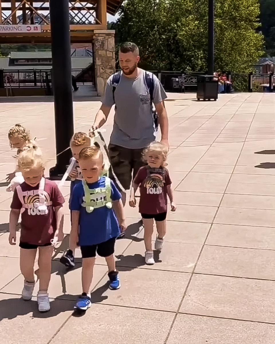 Kentucky dad Jordan Driskell leashes his quintuplets for family outings. (Jordan Driskell)