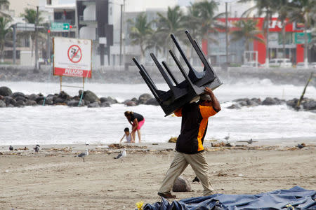 A man carries a table ahead of Hurricane Katia in Veracruz, Mexico, September 7, 2017. REUTERS/Victor Yanez