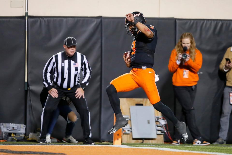 Oklahoma State's Spencer Sanders (3) to the end zone for a touchdown during a Bedlam college football game between the Oklahoma State University Cowboys (OSU) and the University of Oklahoma Sooners (OU) at Boone Pickens Stadium in Stillwater, Okla., Saturday, Nov. 27, 2021. Oklahoma State won 37-33. 