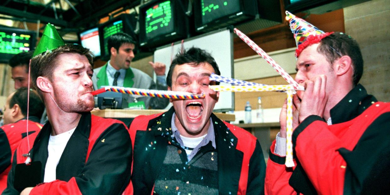 traders celebrate