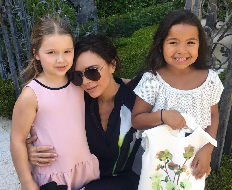 <p>Antes Victoria solía protegerla de la prensa, pero su hija fue una de las invitadas de honor al lanzamiento de su nueva línea para Target. Instagram @victoriabeckham </p>