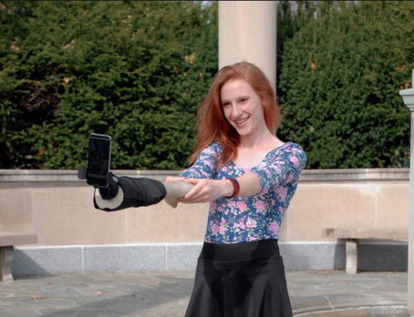 <p>Desde que se lanzaron los ‘selfie sticks’, algunos han dejado de pedir ayuda a otros para tomar una foto. Y con este nuevo invento, ahora hasta se puede simular la compañía. Sin embargo, más que un producto humorístico, sus creadores pretendieron con esto hacer una dura crítica. <a rel="nofollow" href="https://es-us.vida-estilo.yahoo.com/forever-alone-crean-selfie-stick-slideshow-wp-174214788.html" data-ylk="slk:Aquí la nota completa;elm:context_link;itc:0;sec:content-canvas;outcm:mb_qualified_link;_E:mb_qualified_link;ct:story;" class="link  yahoo-link"><em>Aquí la nota completa</em></a>. Foto: Facebook.com/JustinCroweStudio<br><br></p>