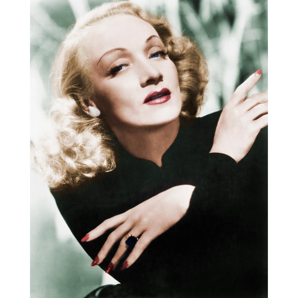 Marlene Dietrich, 1930s