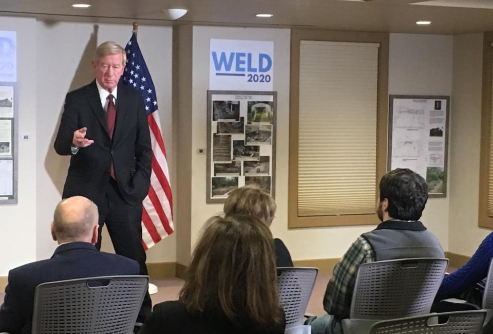 Former Massachusetts Gov. Bill Weld speaks to voters at the New London, New Hampshire, public library on Friday ahead of Tuesday's primary. Weld is the last remaining challenger to President Donald Trump for the 2020 GOP nomination. (Photo: S.V. Date/HuffPost)