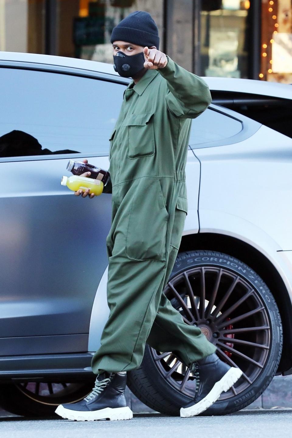 <p>Usher gives a nod to photographers on Friday while grabbing some fresh juice in L.A.</p>