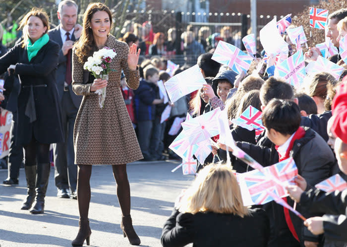 Catherine, Duchess of Cambridge arrives at Rose Hill Primary School during a visit to Oxford on February 21, 2012 in Oxford, England. The visit is in association with the charity Art Room who work with children to increase self-confidence and self-esteem. (Photo by Chris Jackson/Getty Images)