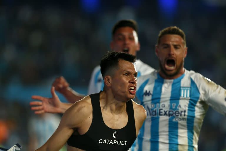 Leonardo Sigali le dio el triunfo a Racing sobre Boca en la última jugada e inició un desaforado festejo