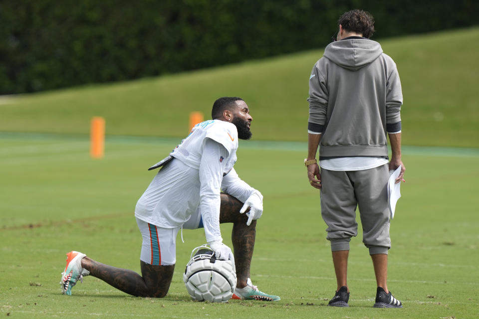 Miami Dolphins wide receiver Odell Beckham Jr., left, talks with head coach Mike McDaniel, right, during practice at the NFL football team's training facility, Thursday, Oct. 3, 2024, in Miami Gardens, Fla. (AP Photo/Lynne Sladky)