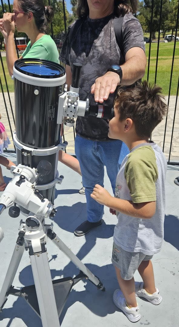 Joaquín disfrutando de las actividades del Planetario