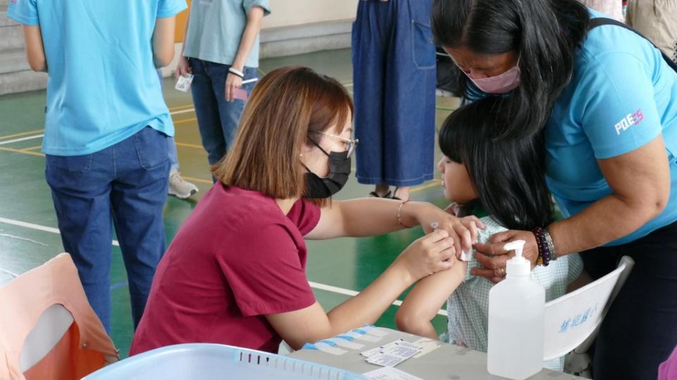 《圖說》學童疫苗接種情形二。〈衛生局提供〉