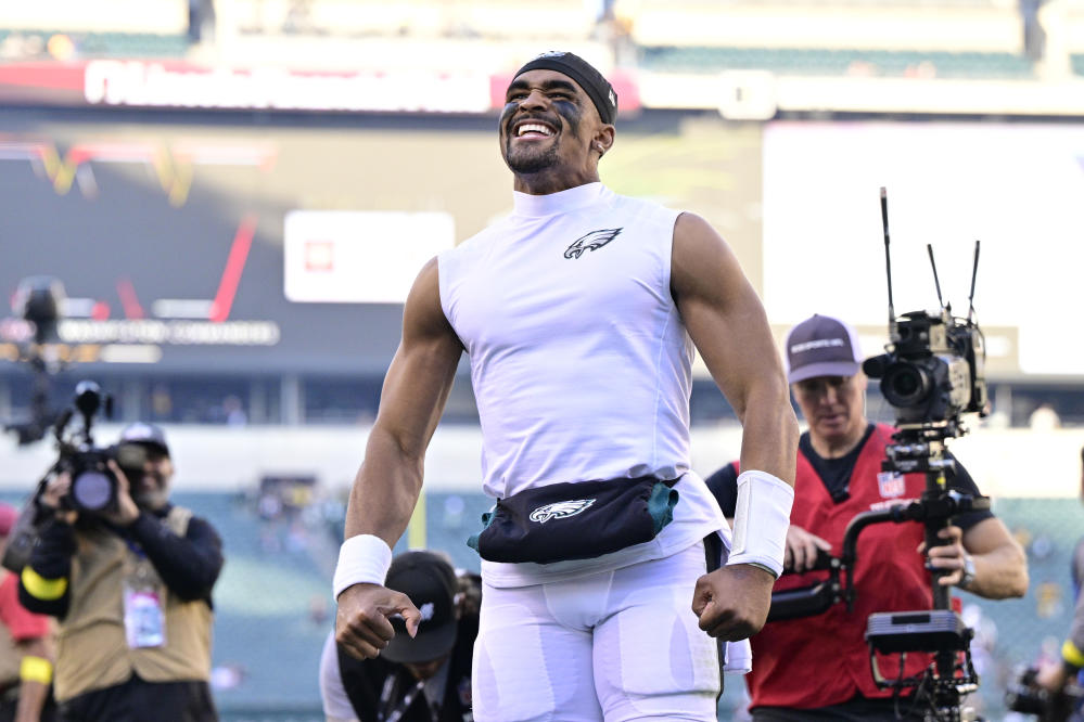 Jalen Hurts returns to hometown as unbeaten Eagles face Texans