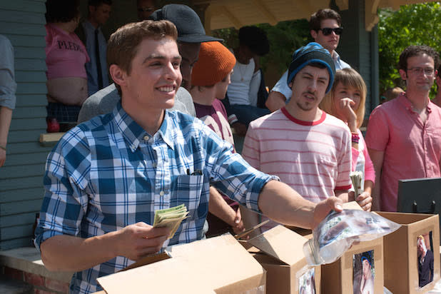 Neighbors: TV Review – The Hollywood Reporter