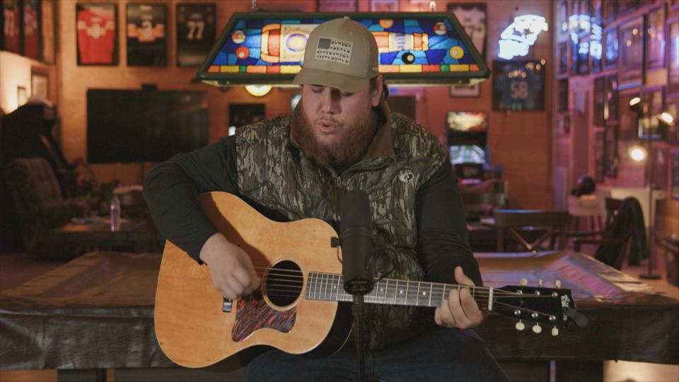 Luke Combs appears on 'CMT Celebrates Our Heroes'