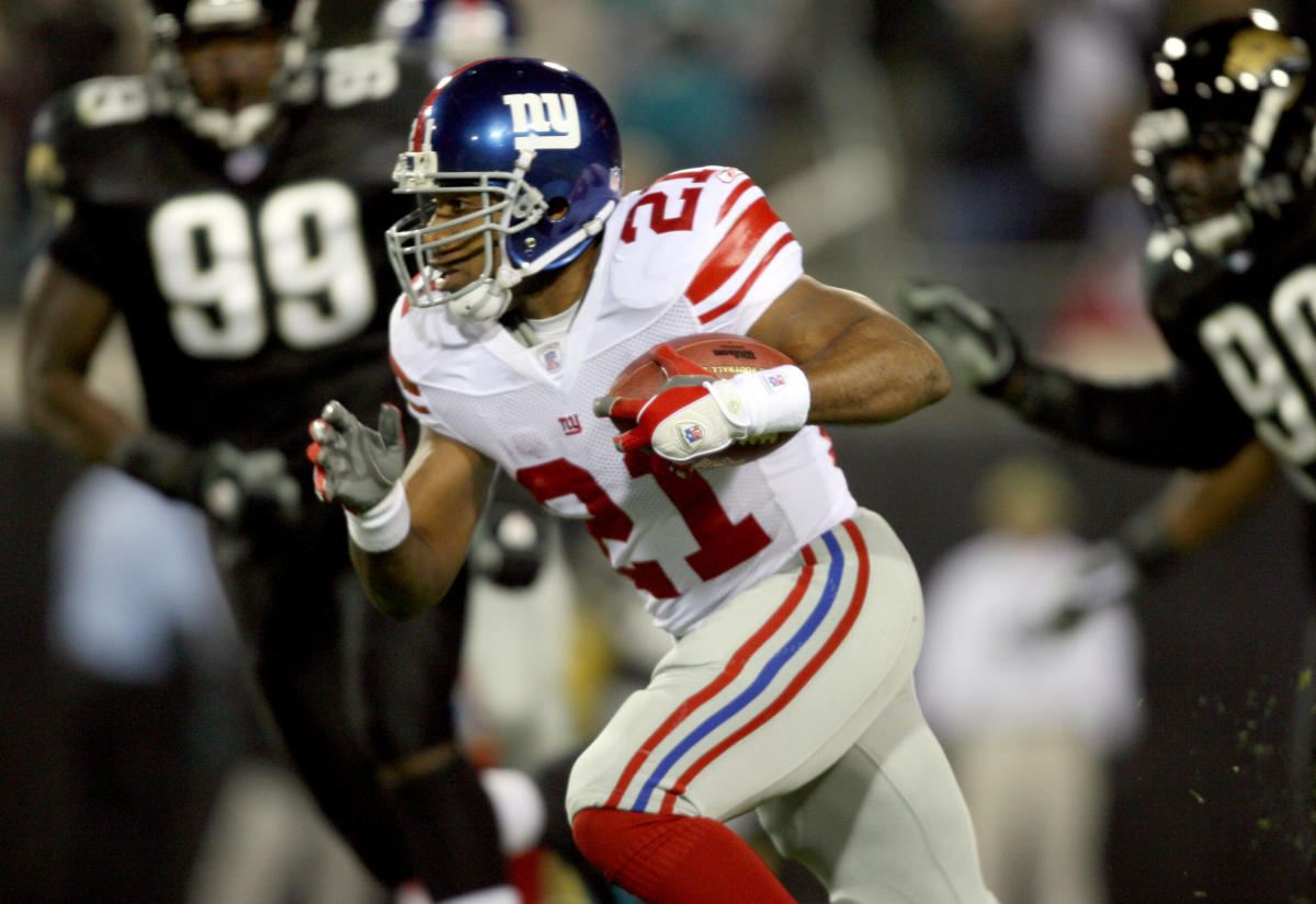 Emotional Tiki Barber comes to defense of Giants, owners: They