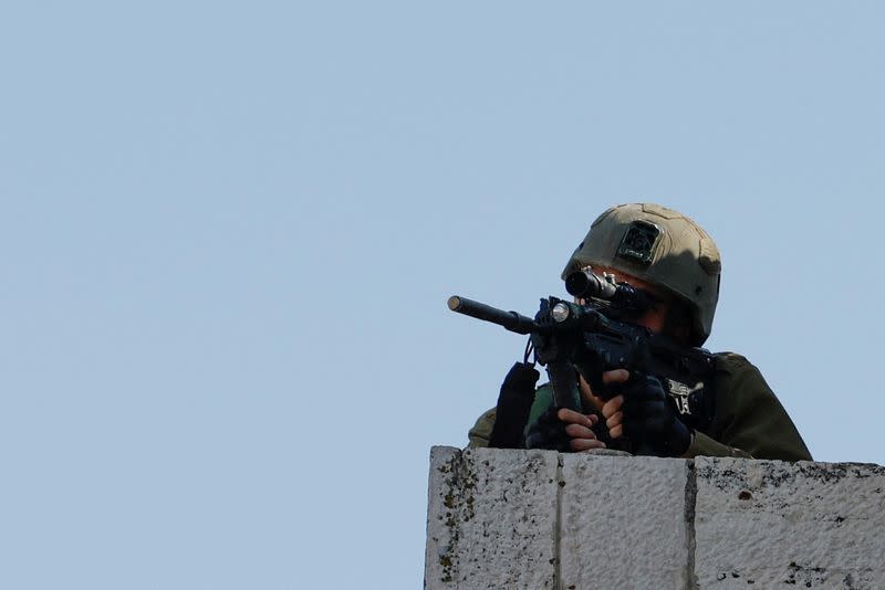 Palestinians clash with Israeli troops, in Hebron