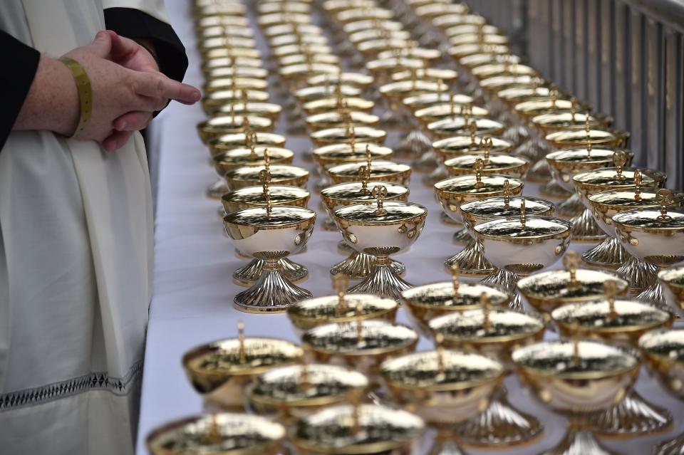 Chalices for communion are set during a mass celebrated by Pope Francis at Benjamin Franklin Parkway in Philadelphia, Pennsylvania, on September 27, 2015.&nbsp;