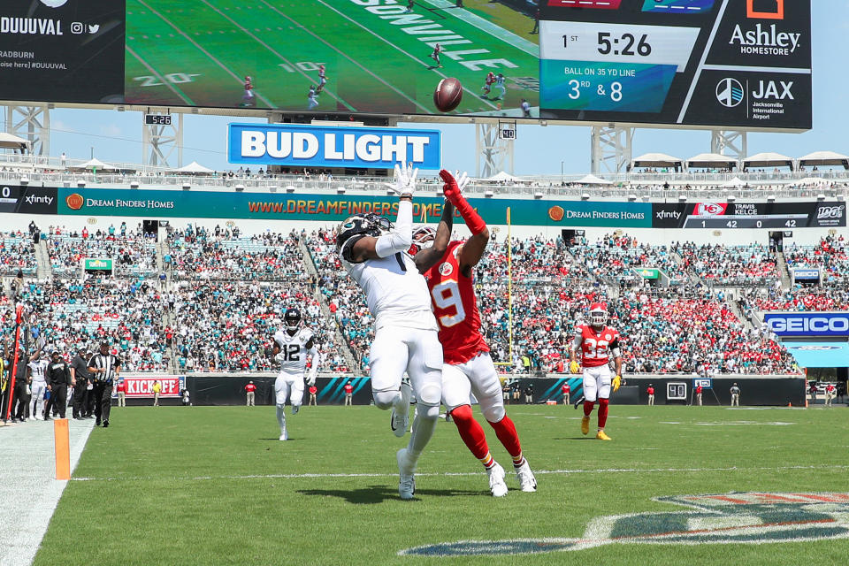 D.J. Chark #17 of the Jacksonville Jaguars catches a pass for a touchdown against Kendall Fuller #29 of the Kansas City Chiefs during the first quarter at TIAA Bank Field on September 08, 2019 in Jacksonville, Florida. (Photo by James Gilbert/Getty Images)