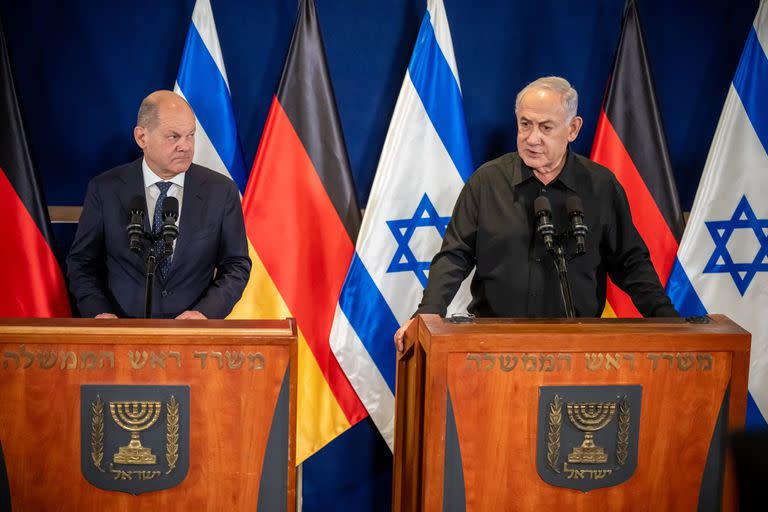 Olaf Scholz junto a Benjamin Netanyahu
