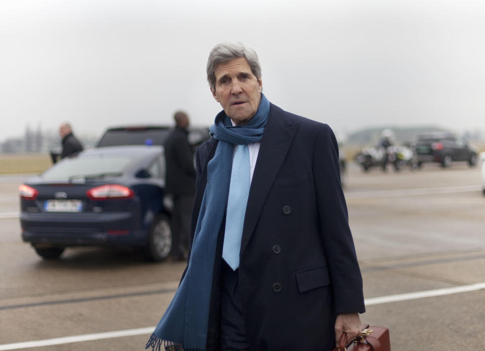 US Secretary of State John Kerry walks across the tarmac to his vehicle upon his arrival in Paris to attend a two-day meeting on Syria, Sunday, Jan. 12, 2014. Kerry and other top national envoys are aiming to bring Syria's main opposition group to attend face-to-face peace talks with the Syrian government. (AP Photo/Pablo Martinez Monsivais, Pool)